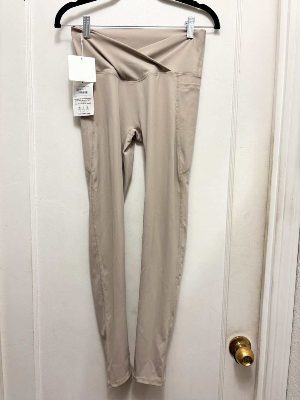 Sefi Active V Waist Leggings Size Medium Color: Sand Dune